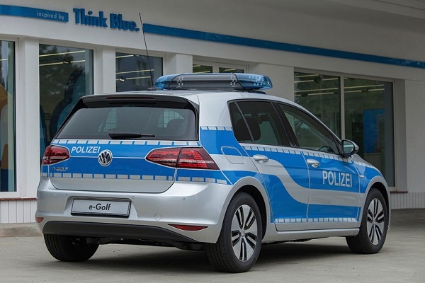 Албанската полиция се сдоби с електрически автомобили, без да има станции за зареждане
